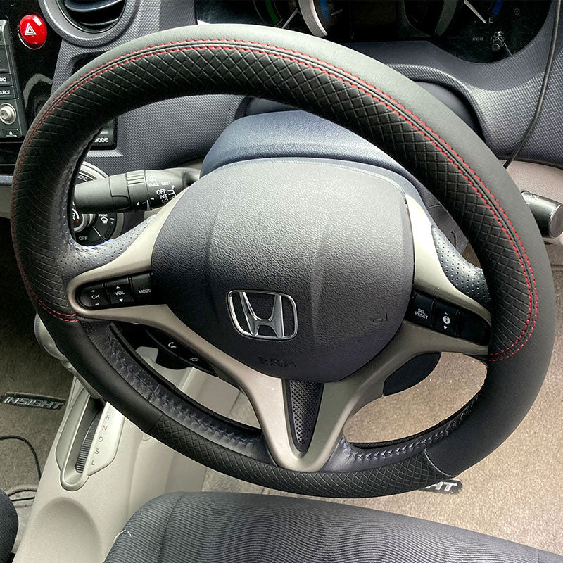 ハンドルカバー軽自動車普通車Sサイズ36.5~37.9cm合皮型押しキルトスズキダイハツホンダトヨタニッサンミツビシマツダスバルSUZUKIDAIHATSUHONDATOYOTANISSANMITSUBISHIMAZDASUBARUコンパクトカーミニバン